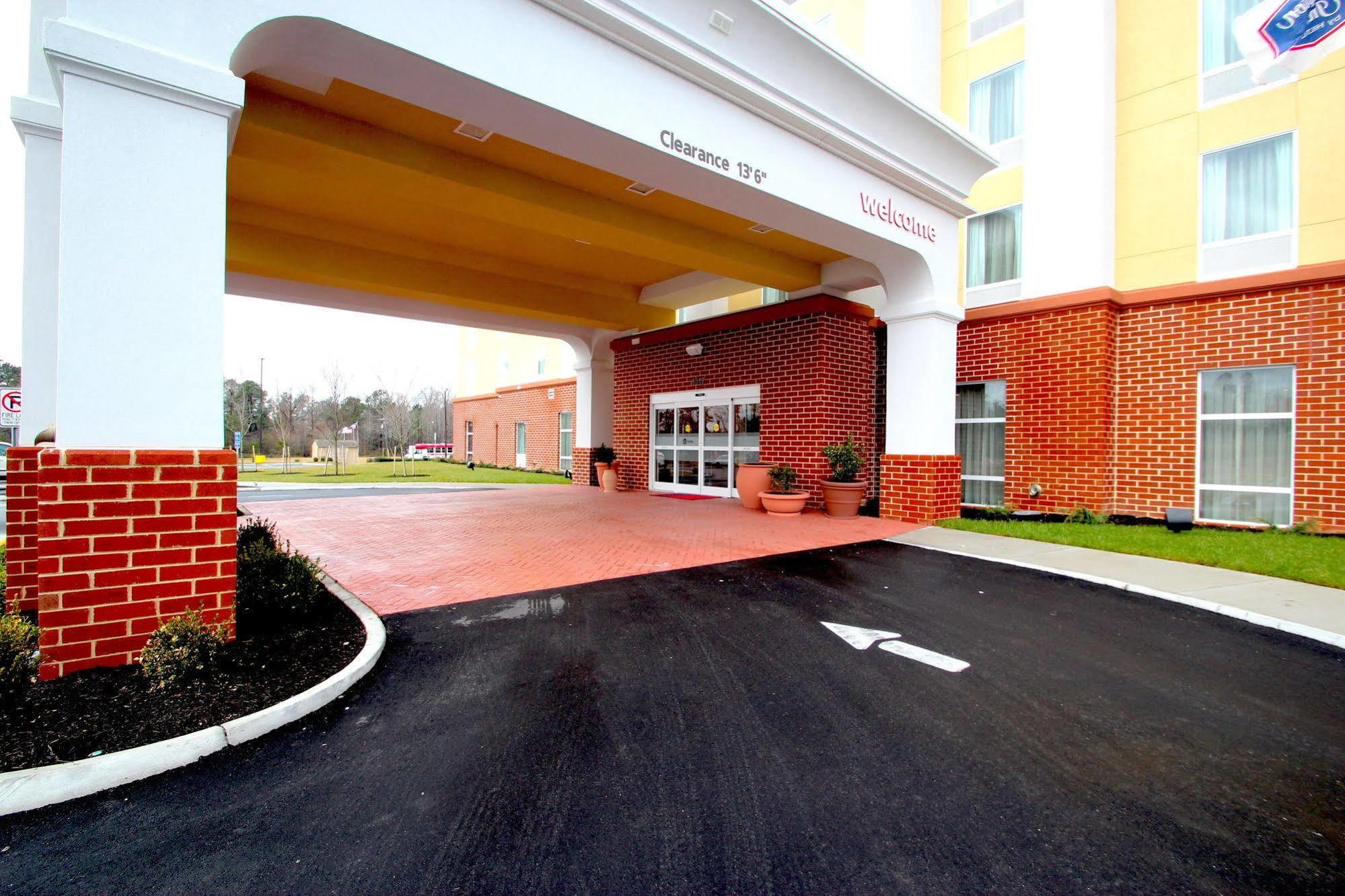 Hampton Inn- Suffolk Esterno foto