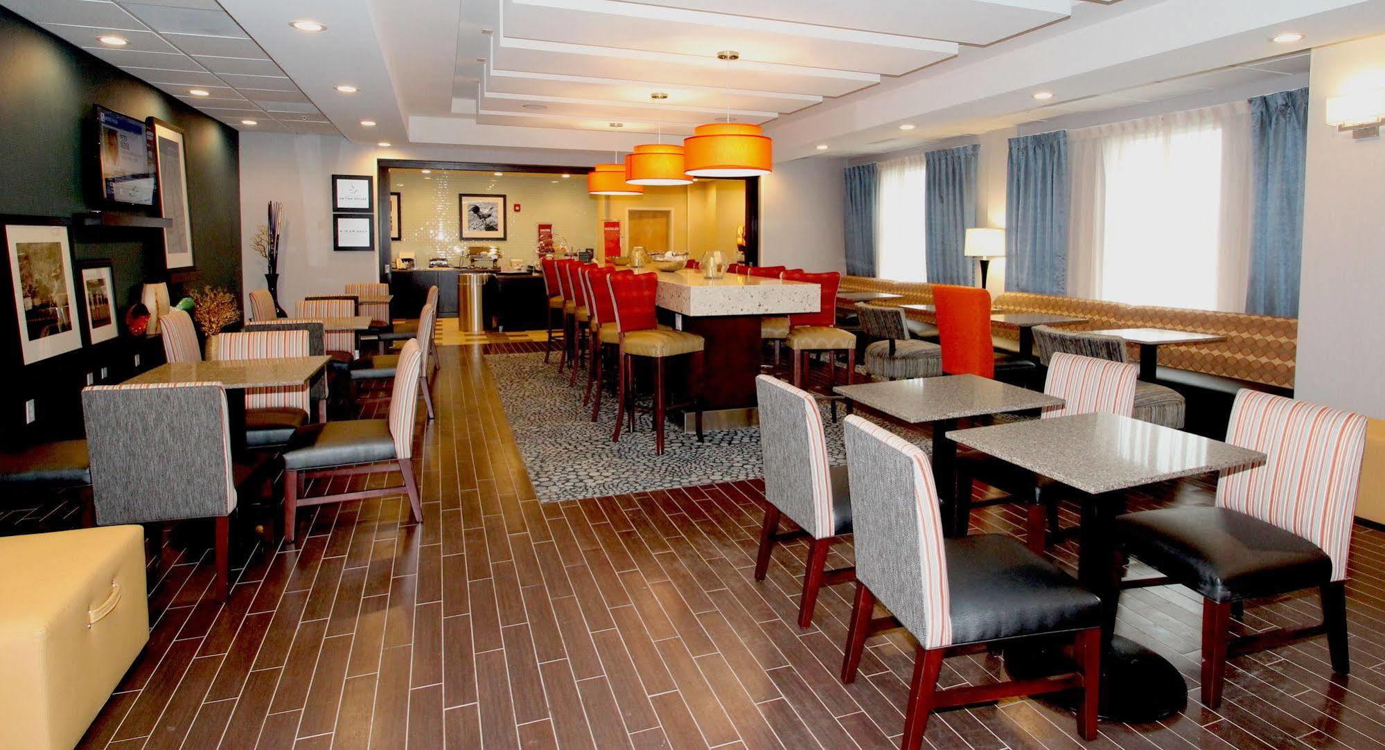Hampton Inn- Suffolk Esterno foto
